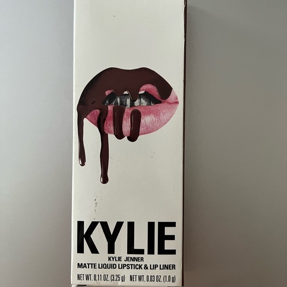 Kylie Lip Kit in Love Bite